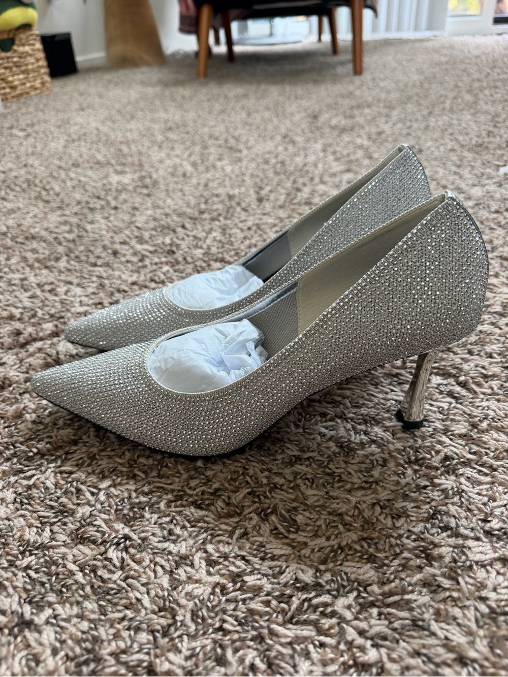 Crystal Embellished Pointed Toe Heels in Silver